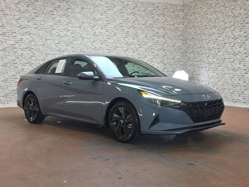Used 2022 Hyundai Elantra Blue FWD image 1