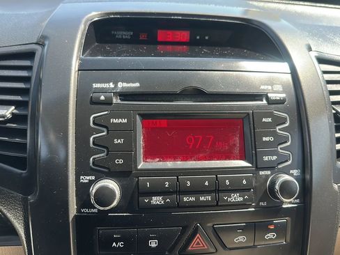 Used 2013 Kia Sorento LX image 14