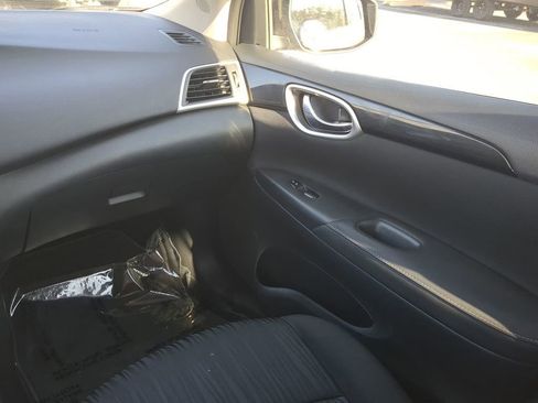 Certified 2019 Nissan Sentra SV image 17