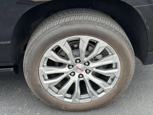 Used 2021 GMC Yukon XL Denali w/ Denali Premium Package image 11