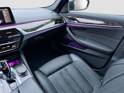 Used 2023 BMW 540i w/ M Sport Package image 25