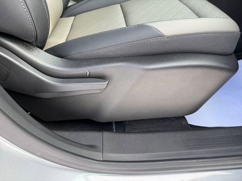 Used 2025 Chevrolet Equinox LT w/ Convenience Package II image 21