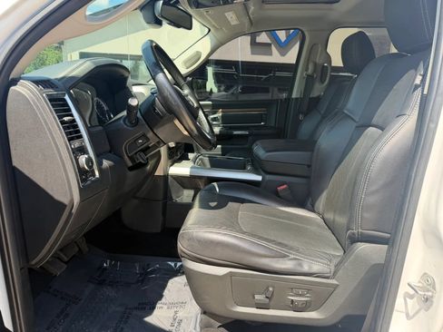 Used 2018 RAM 1500 Laramie w/ Convenience Group AWD/4WD image 15