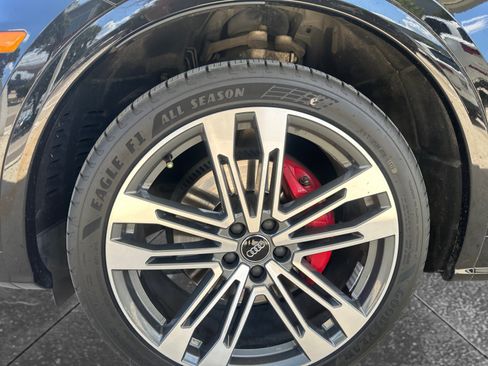 Used 2018 Audi SQ5 Prestige AWD/4WD image 9
