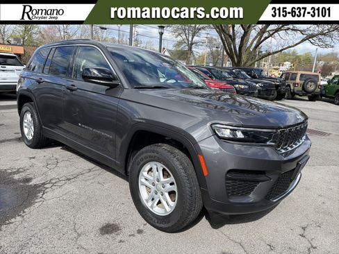 Used 2023 Jeep Grand Cherokee Laredo AWD/4WD image 1