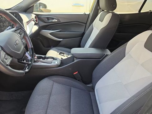Used 2025 Chevrolet Trax RS w/ Sunroof Package FWD image 5