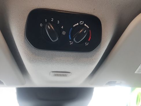 Used 2015 Ford Transit 350 XLT image 22