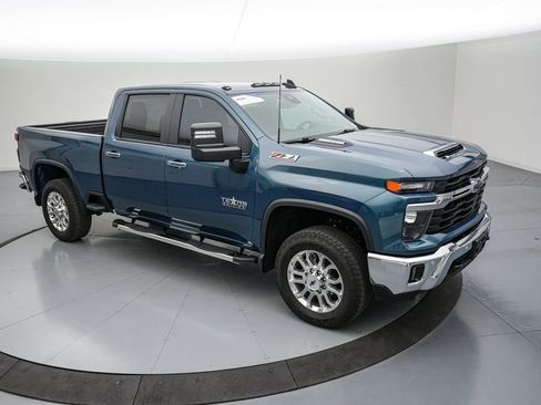 Used 2025 Chevrolet Silverado 2500 LT w/ Texas Edition image 2