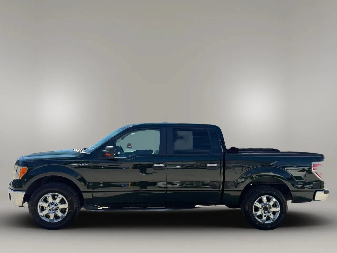 Used 2014 Ford F150 XLT w/ XLT Chrome Package RWD image 4