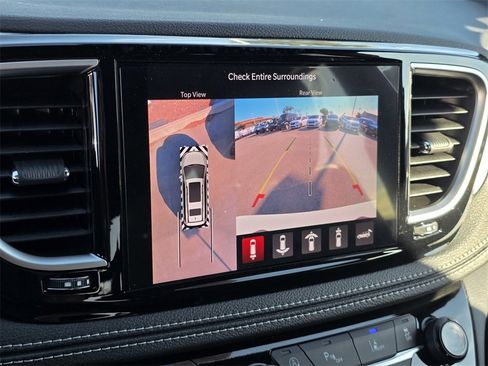 New 2026 Chrysler Pacifica Limited image 17