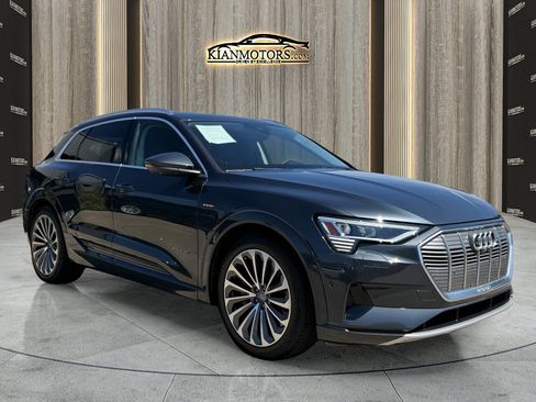 Used 2019 Audi e-tron Prestige w/ Prestige Package image 1