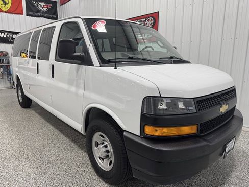 Used 2019 Chevrolet Express 3500 LS image 4