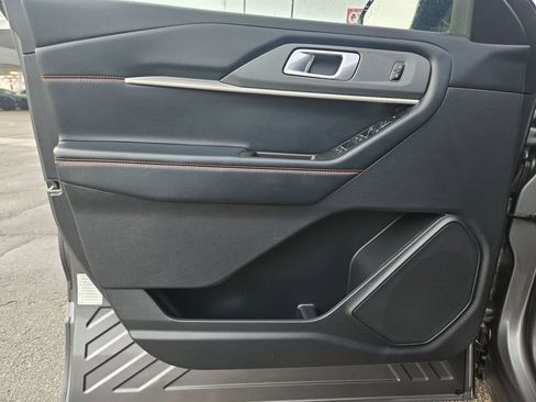 Used 2025 Ford Explorer ST-Line w/ ST-Line Street Pack image 13