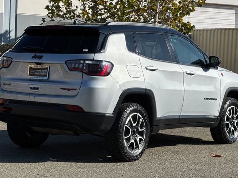 Used 2024 Jeep Compass Trailhawk image 4