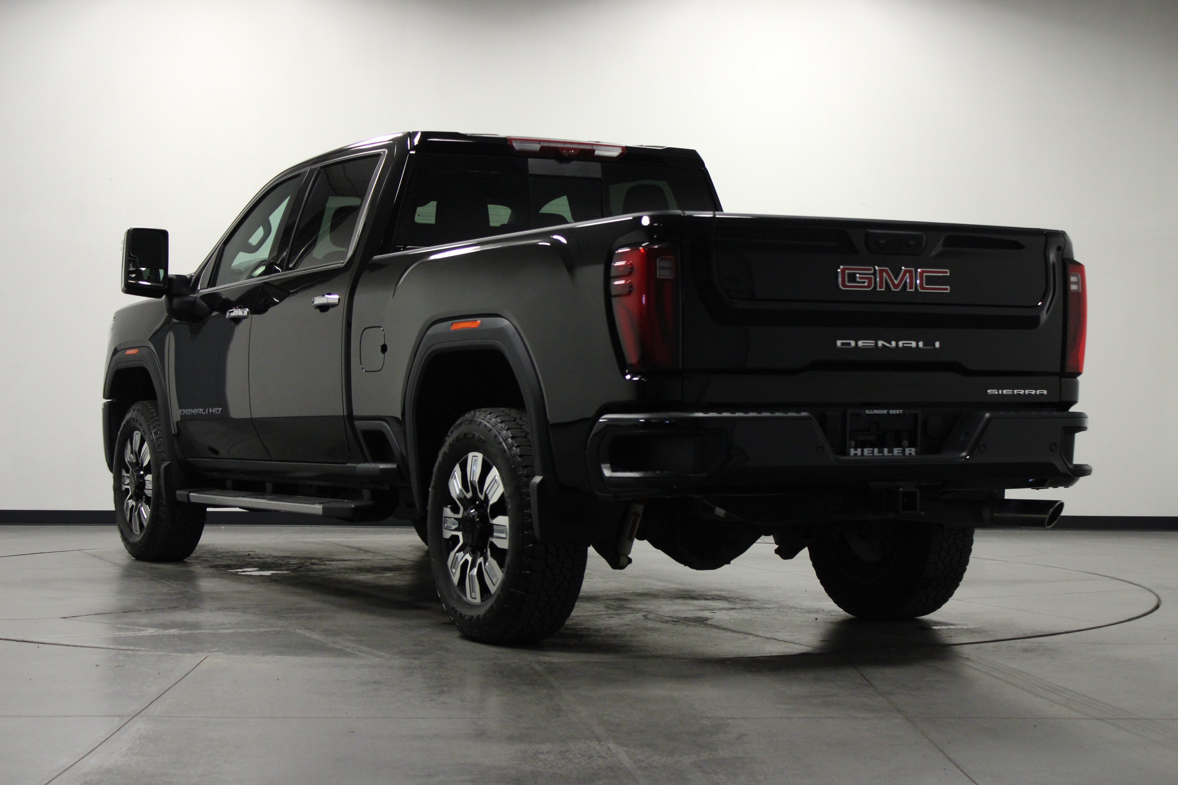Used 2025 GMC Sierra 2500 Denali w/ Technology Package AWD/4WD image 6