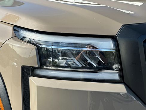 Used 2024 Nissan Frontier PRO-4X w/ Pro Convenience Package image 10