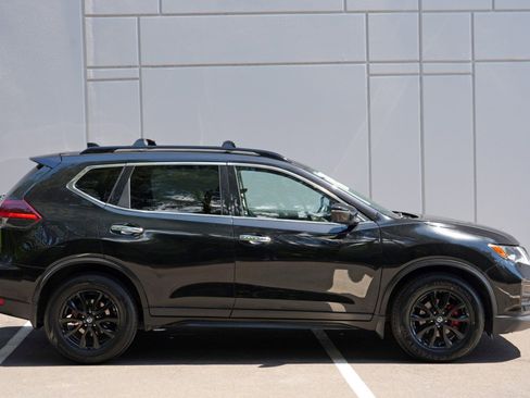 Used 2018 Nissan Rogue SV FWD image 46