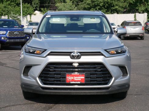 Used 2025 Toyota Grand Highlander AWD image 2
