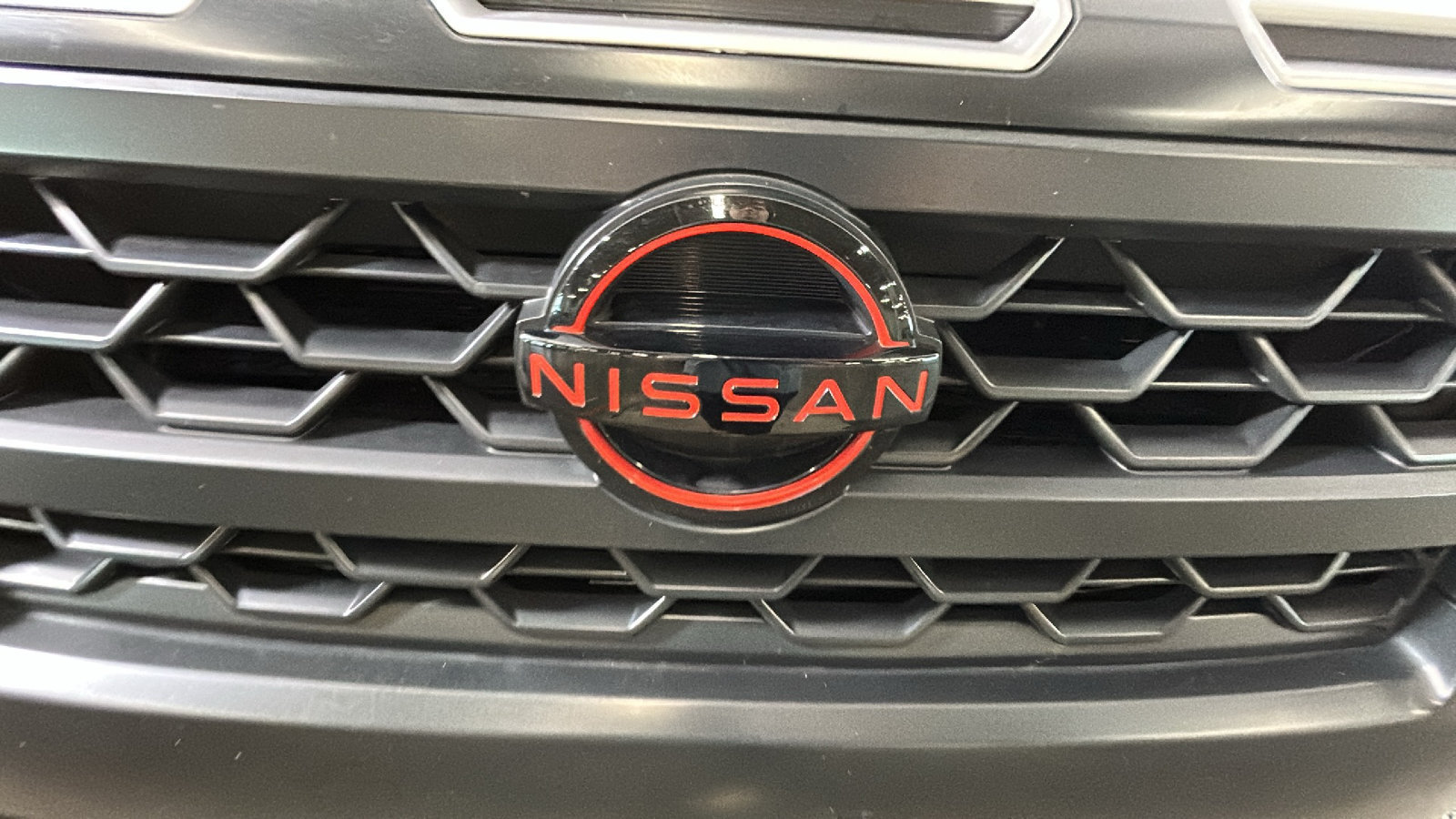 Used 2026 Nissan Frontier PRO-4X AWD/4WD image 9