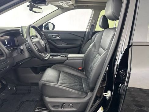 Certified 2025 Nissan Rogue Platinum w/ Platinum Premium Package AWD/4WD image 21