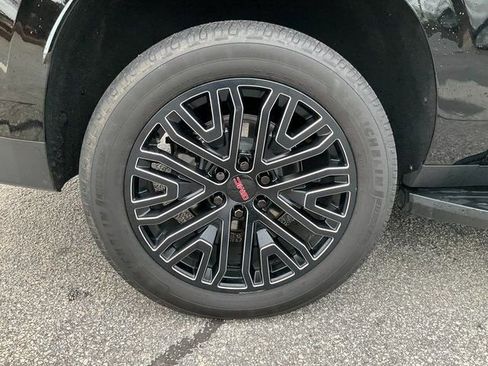 Used 2022 GMC Yukon XL SLT w/ SLT Premium Package image 27