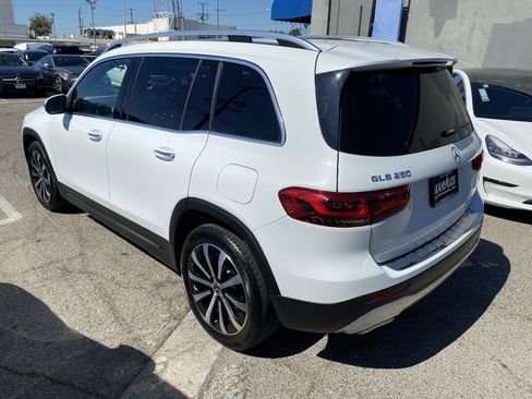 Used 2022 Mercedes-Benz GLB 250 4MATIC w/ Premium Package Lite image 10