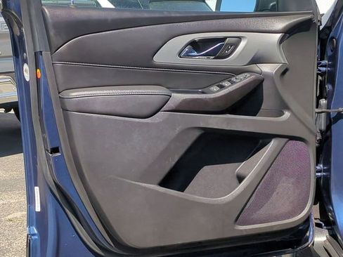 Used 2023 Chevrolet Traverse LT FWD image 25