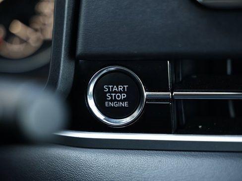 Used 2024 Mitsubishi Outlander SE image 35