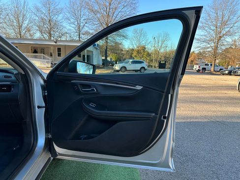 Used 2019 Chevrolet Impala LT image 17