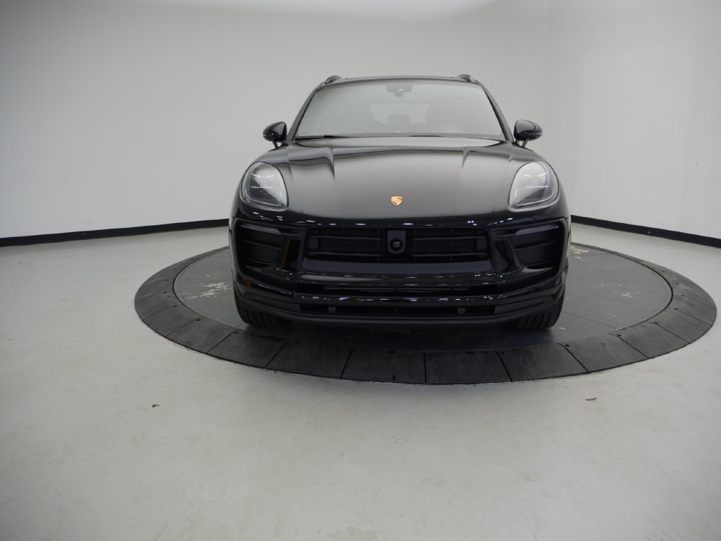 Certified 2026 Porsche Macan AWD/4WD image 10