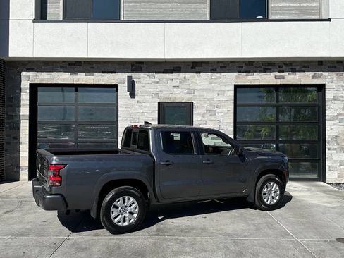 Used 2022 Nissan Frontier SV w/ Technology Package AWD/4WD image 3
