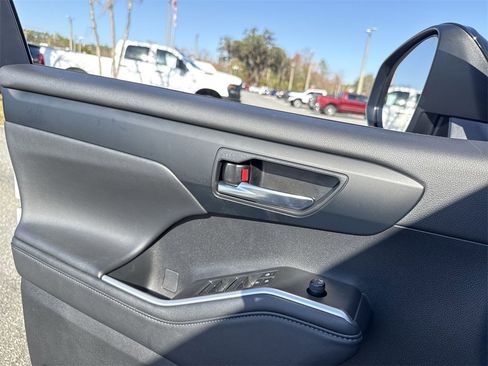 Used 2024 Toyota Highlander XSE image 11