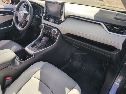 Used 2022 Toyota RAV4 XLE Premium image 30