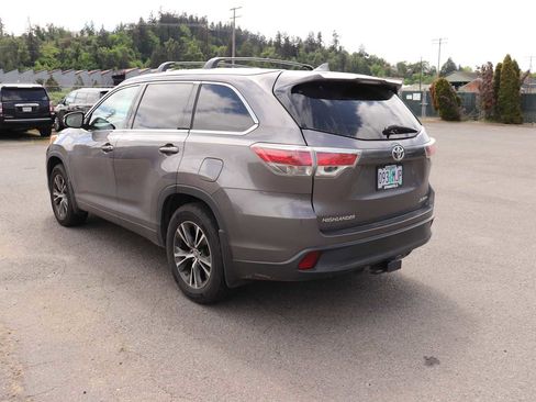 Used 2016 Toyota Highlander XLE AWD/4WD image 7