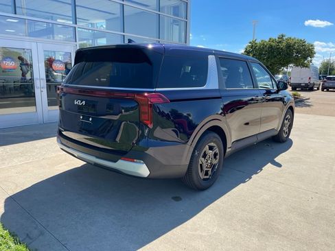 New 2026 Kia Carnival FWD image 5