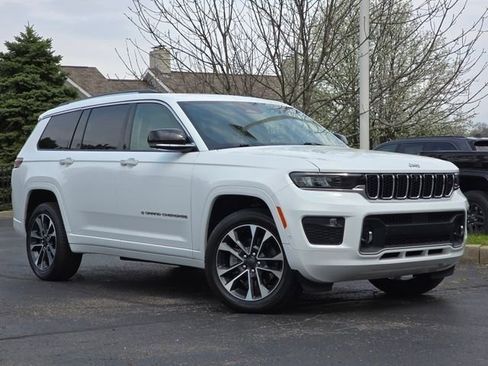 Used 2023 Jeep Grand Cherokee L Overland w/ Advanced Protech Group III image 2