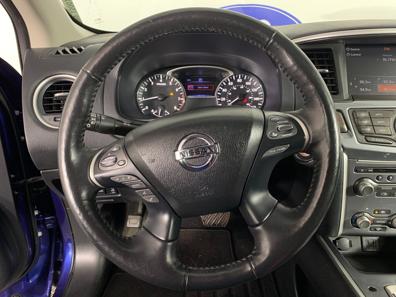 Used 2020 Nissan Pathfinder SL FWD image 21