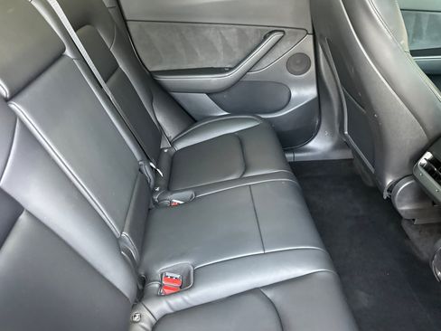 Used 2021 Tesla Model Y Long Range AWD/4WD image 30