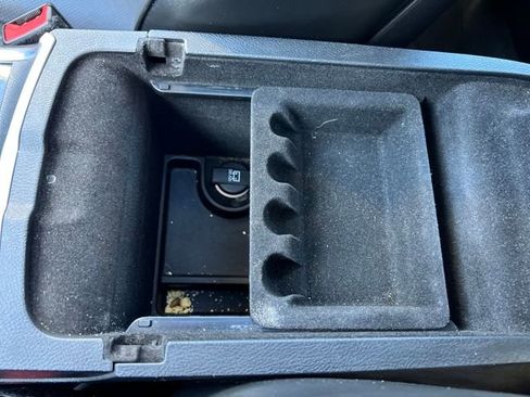 Used 2017 Chrysler 300 C image 18