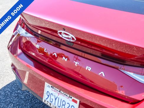 Used 2023 Hyundai Elantra SEL w/ Convenience Package FWD image 9