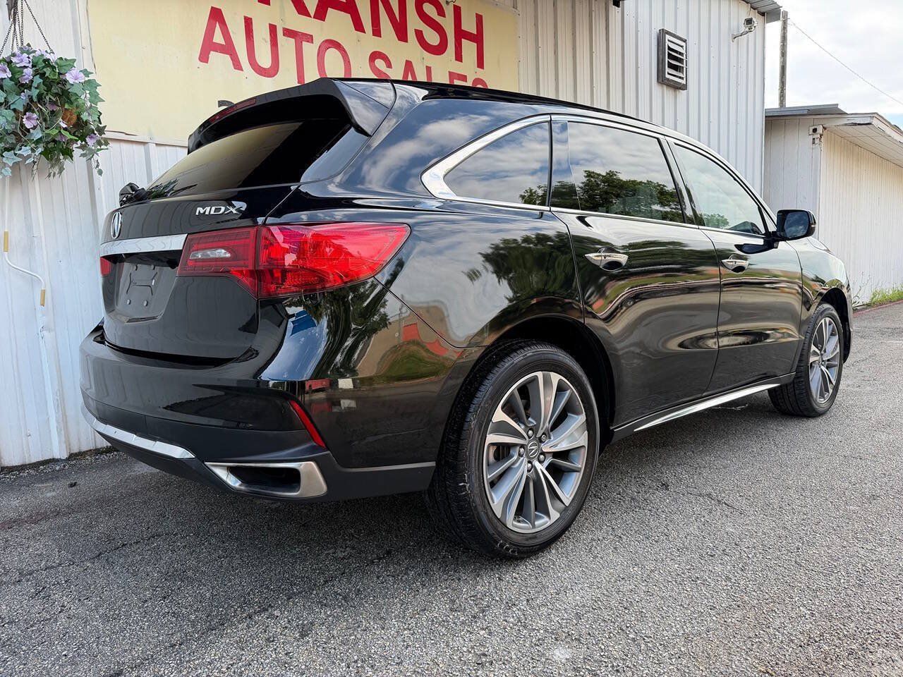 Used 2017 Acura MDX w/ Technology Package FWD image 3