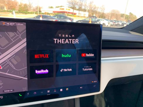 Used 2024 Tesla Model X image 28