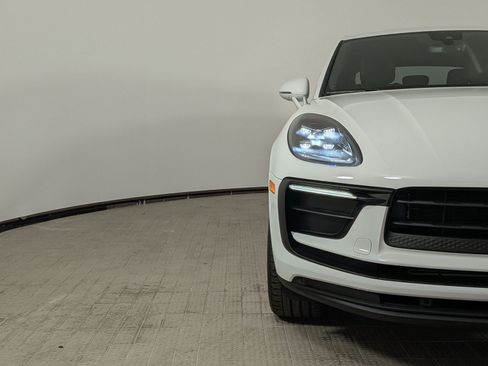 Certified 2025 Porsche Macan Turbo AWD/4WD image 12