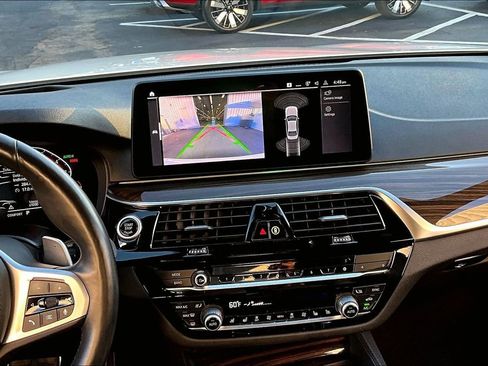 Used 2022 BMW 540i xDrive w/ M Sport Package image 9