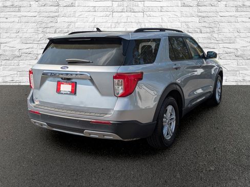 Used 2023 Ford Explorer XLT w/ Equipment Group 202A RWD image 6