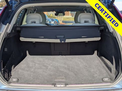 Used 2023 Volvo XC60 B5 Ultimate w/ Climate Package image 12