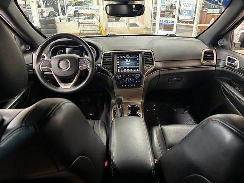 Certified 2017 Jeep Grand Cherokee Limited AWD/4WD image 12