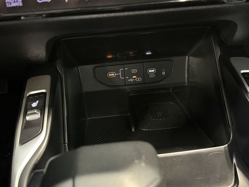 Used 2024 Kia Sorento S FWD image 13
