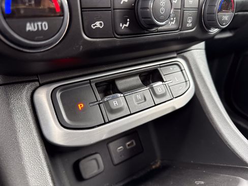 Used 2023 GMC Acadia SLE w/ Driver Convenience Package AWD/4WD image 34