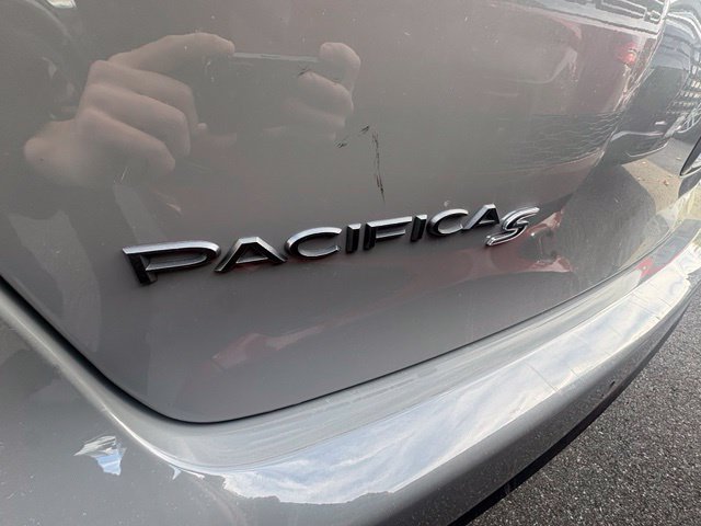 Used 2025 Chrysler Pacifica Limited FWD image 12